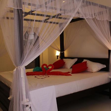 Turtle Reef Guest Bed & Breakfast Mirissa Bagian luar foto