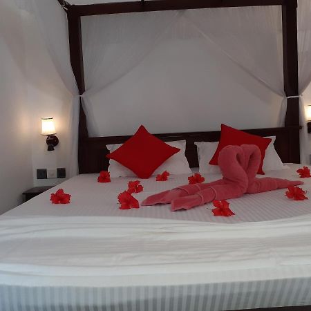 Turtle Reef Guest Bed & Breakfast Mirissa Bagian luar foto