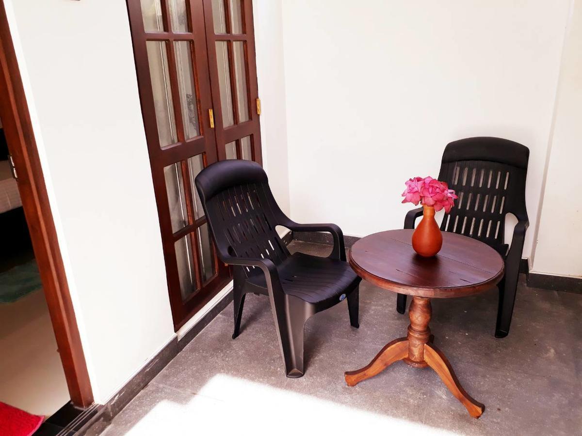 Turtle Reef Guest Bed & Breakfast Mirissa Bagian luar foto