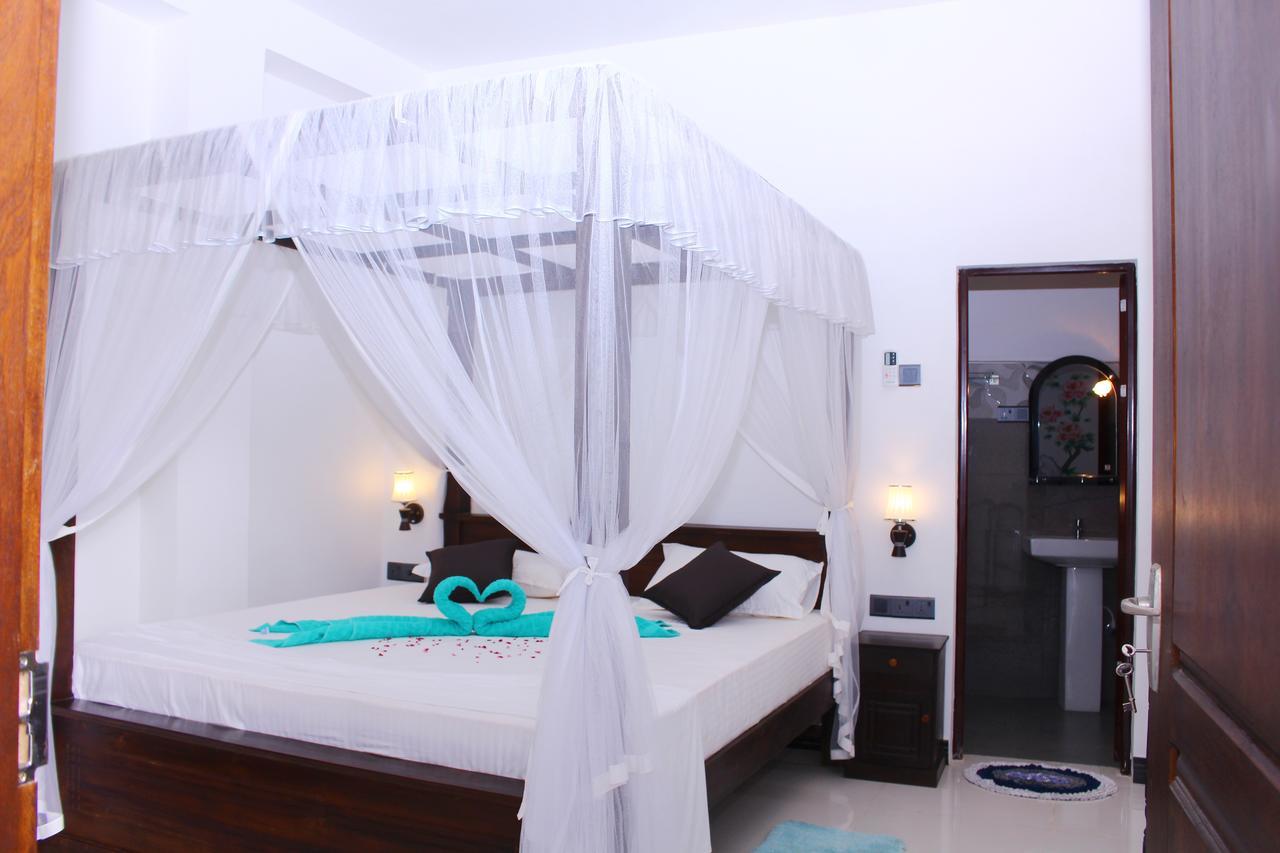 Turtle Reef Guest Bed & Breakfast Mirissa Bagian luar foto
