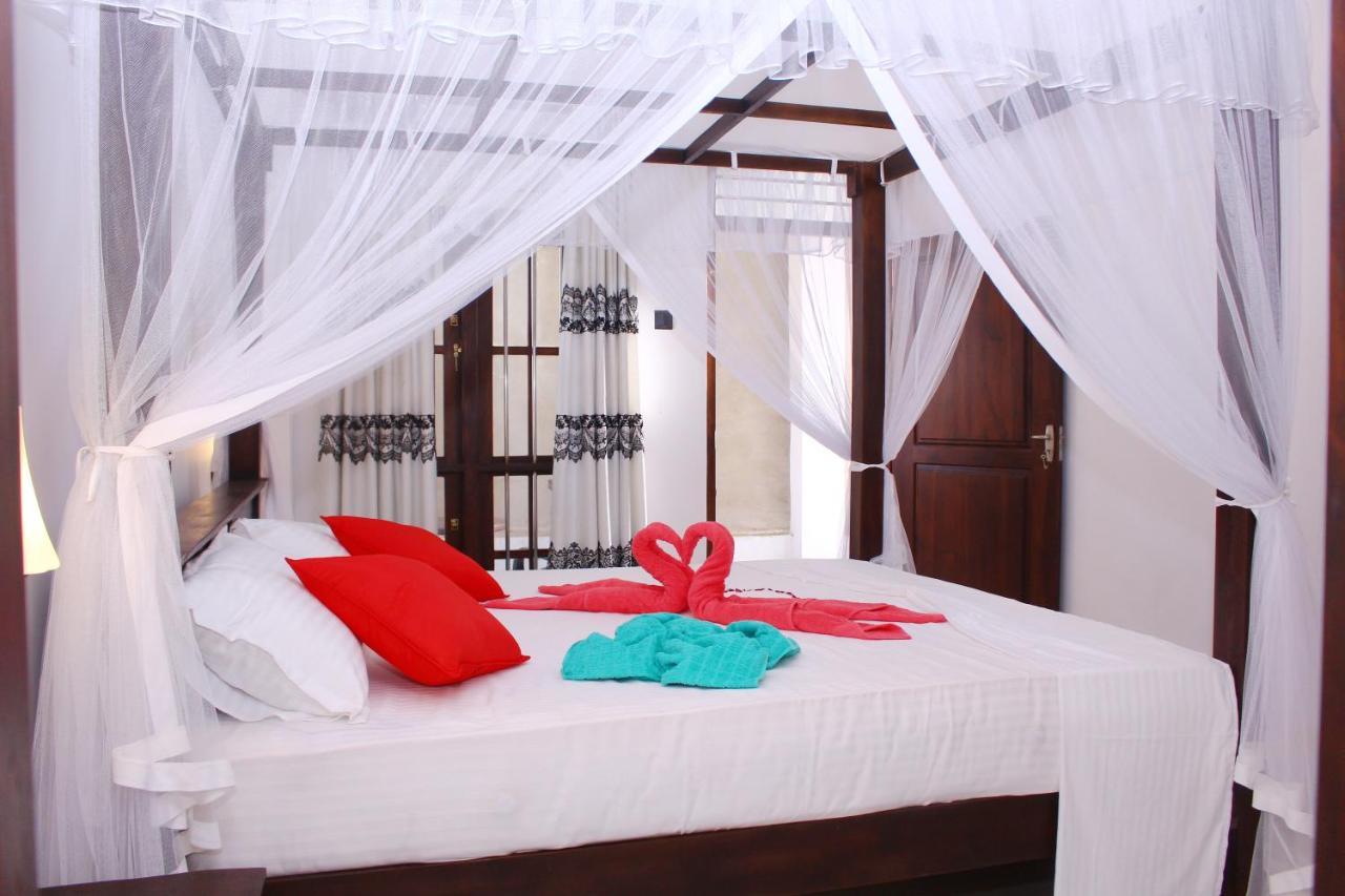 Turtle Reef Guest Bed & Breakfast Mirissa Bagian luar foto