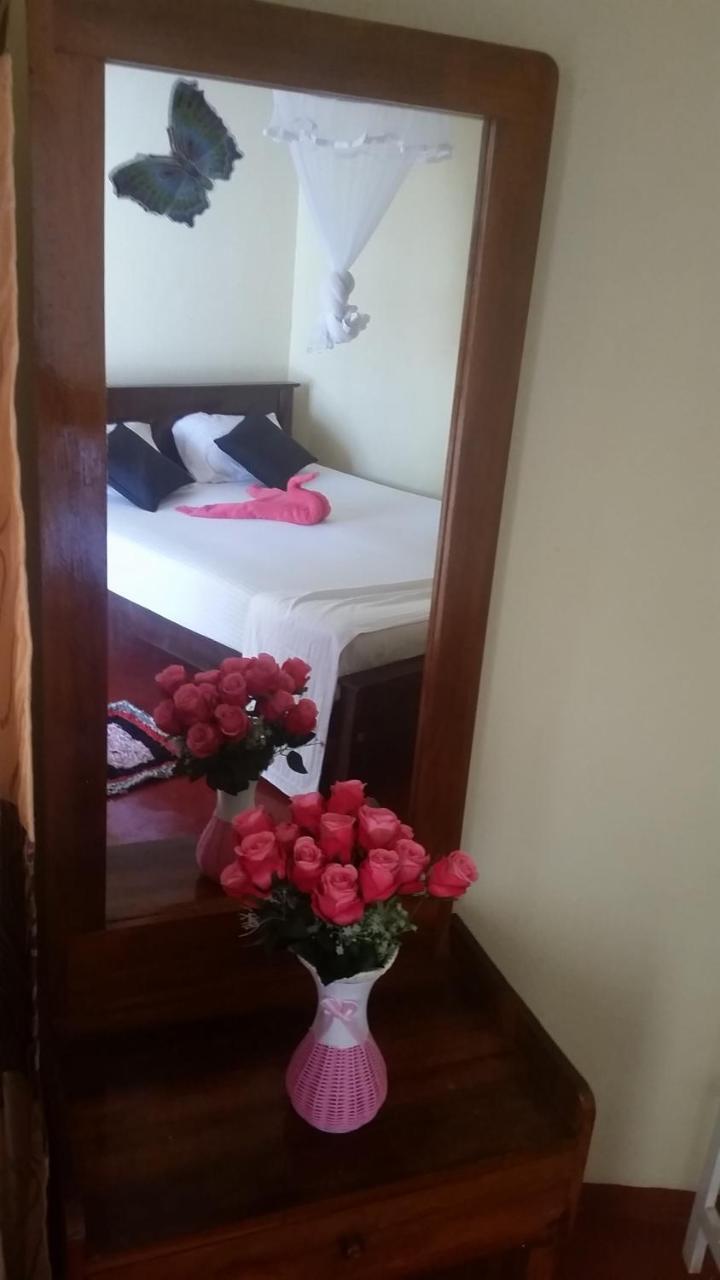Turtle Reef Guest Bed & Breakfast Mirissa Bagian luar foto