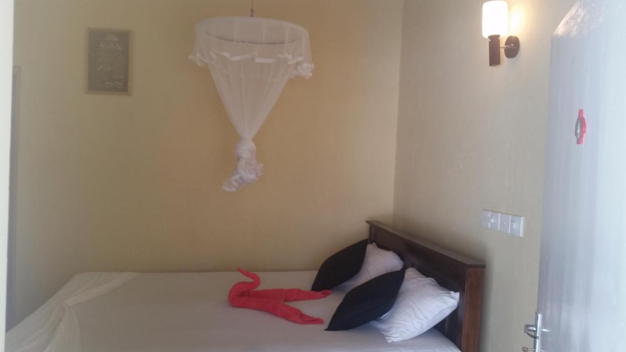 Turtle Reef Guest Bed & Breakfast Mirissa Bagian luar foto