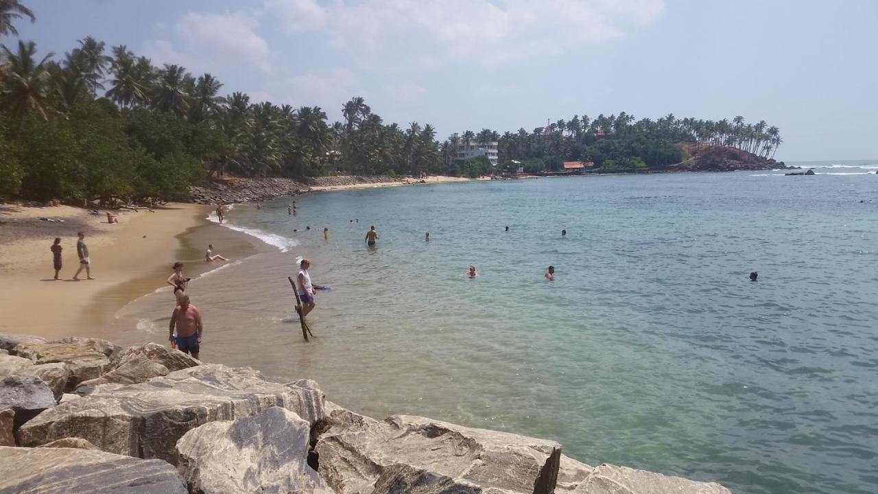 Turtle Reef Guest Bed & Breakfast Mirissa Bagian luar foto