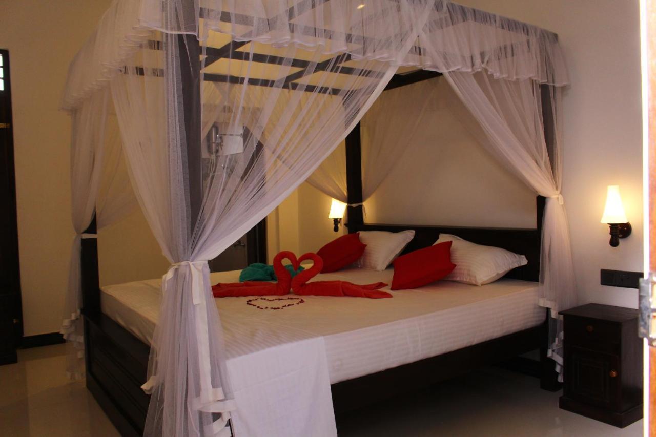 Turtle Reef Guest Bed & Breakfast Mirissa Bagian luar foto