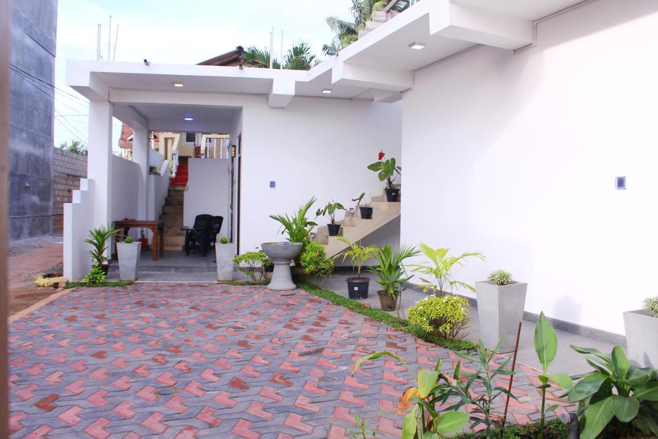 Turtle Reef Guest Bed & Breakfast Mirissa Bagian luar foto